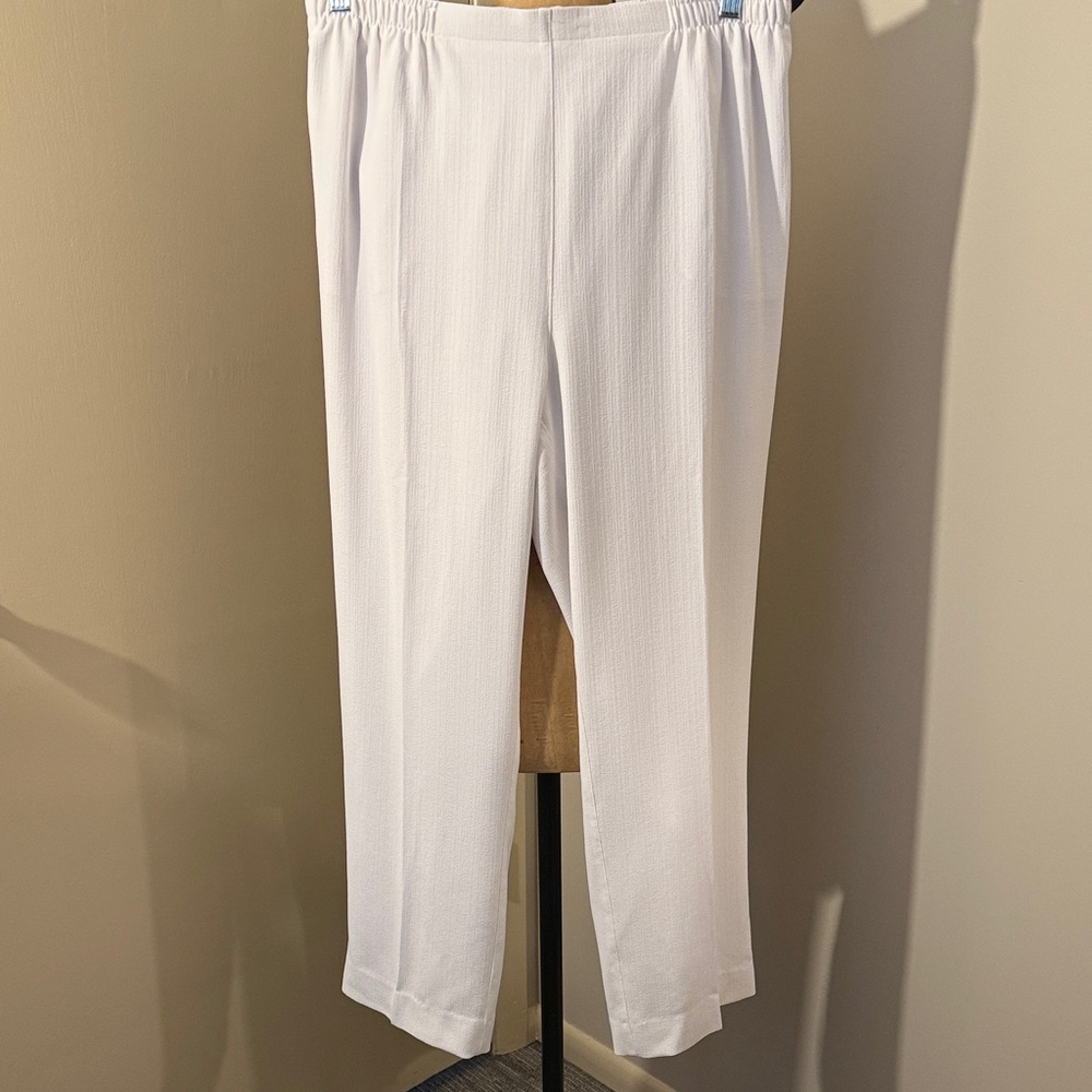 Drapers & Diamonds Women's White Trousers